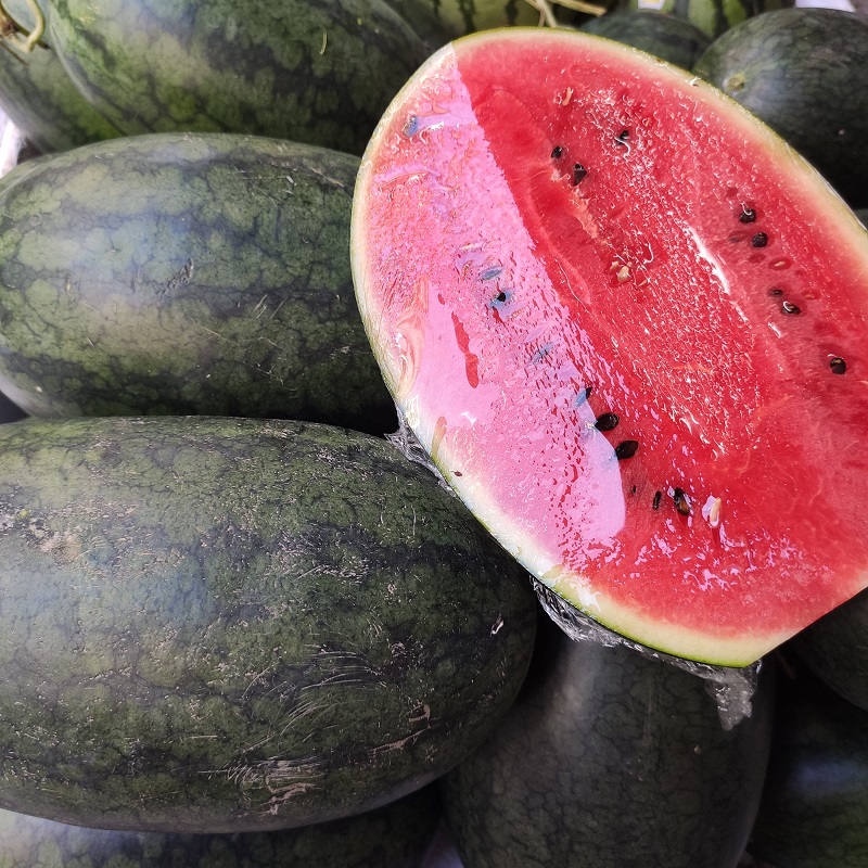 Dưa hấu đỏ (loại dài 4kg/1 trái)